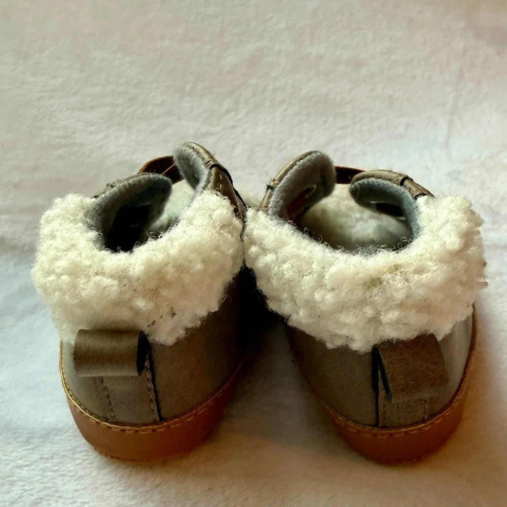 Target Baby Crib Shoes 3-6M Brown Faux Suede Sherpa Lace Up Booties
